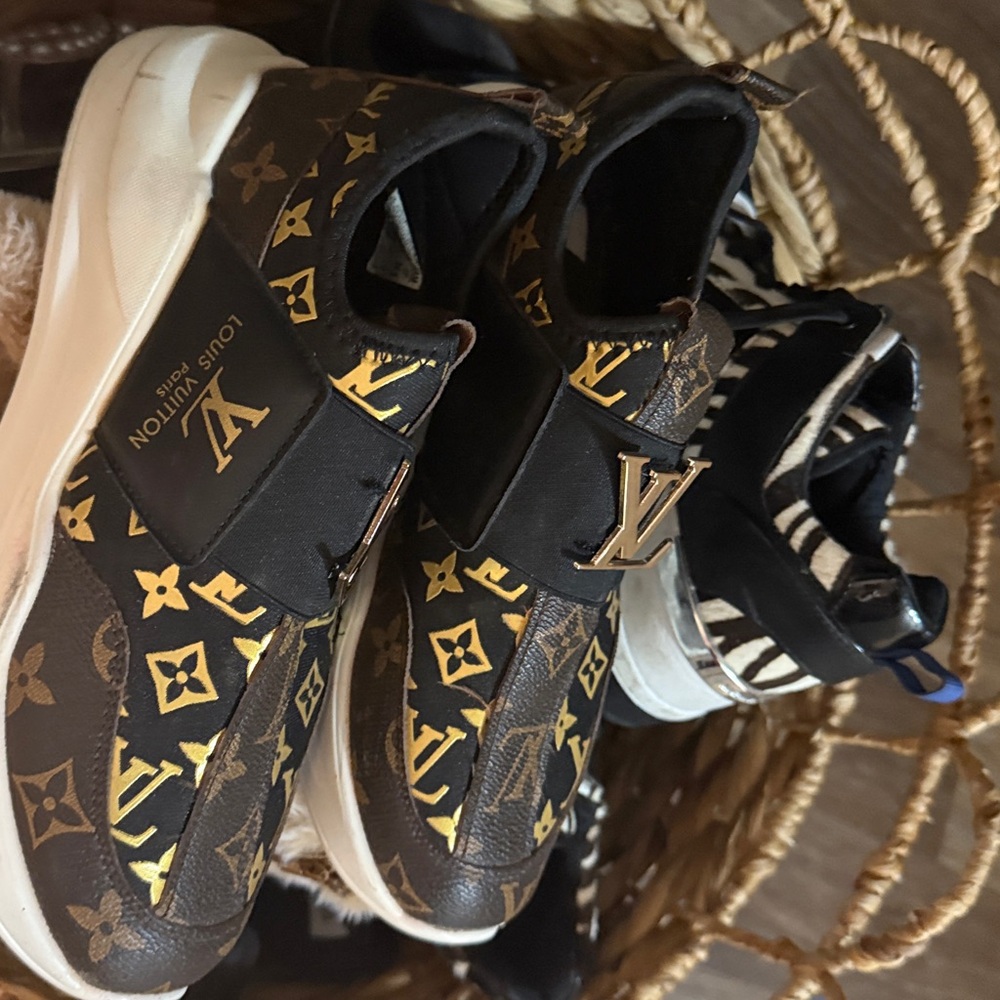 Woman’s shoe size 7, Michael, Kors, and other - Picture 4 of 4